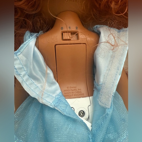 Disney Princess Singing and Styling Ariel doll - Picture 3 of 11
